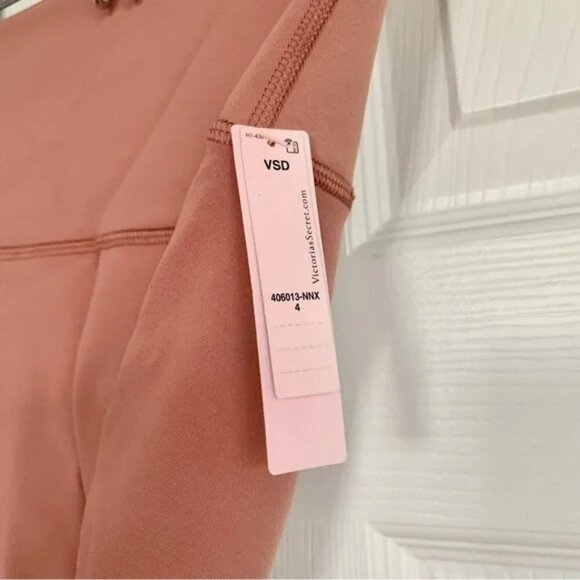 🍑 VS Peach Pink Incredible Studio High Rise Legging - Picture 12 of 12